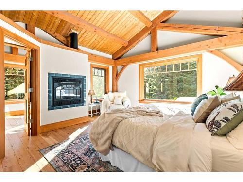 5067 Highway 579, Rural Mountain View County, AB - Indoor Photo Showing Bedroom