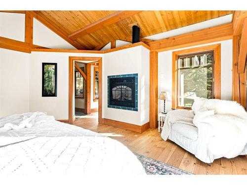 5067 Highway 579, Rural Mountain View County, AB - Indoor Photo Showing Bedroom