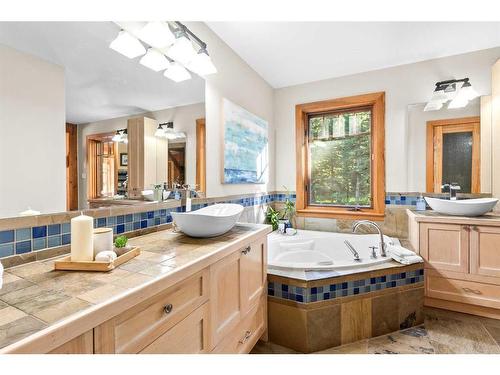 5067 Highway 579, Rural Mountain View County, AB - Indoor Photo Showing Bathroom