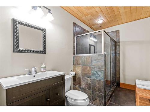 5067 Highway 579, Rural Mountain View County, AB - Indoor Photo Showing Bedroom