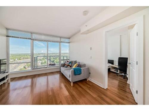 1610-3830 Brentwood Road Nw, Calgary, AB - Indoor Photo Showing Living Room