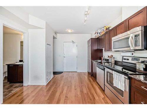 1610-3830 Brentwood Road Nw, Calgary, AB - Indoor Photo Showing Kitchen