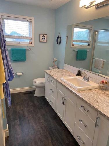 96 Barrett Drive, Red Deer, AB - Indoor Photo Showing Bathroom