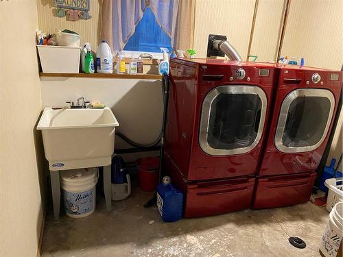 96 Barrett Drive, Red Deer, AB - Indoor Photo Showing Laundry Room