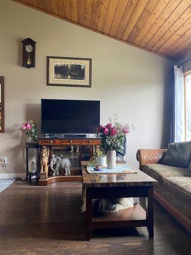 96 Barrett Drive, Red Deer, AB - Indoor Photo Showing Living Room