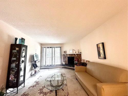 3109-4001C 49 Street Nw, Calgary, AB - Indoor Photo Showing Living Room