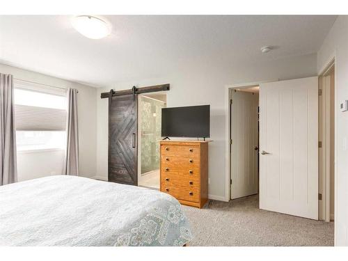 33 Sage Bluff Close Nw, Calgary, AB - Indoor Photo Showing Bedroom