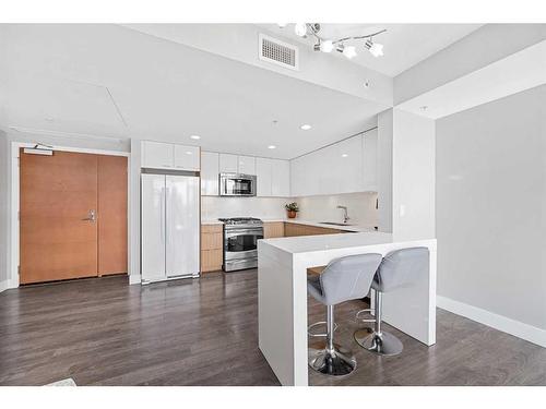 603-560 6 Avenue Se, Calgary, AB - Indoor Photo Showing Kitchen