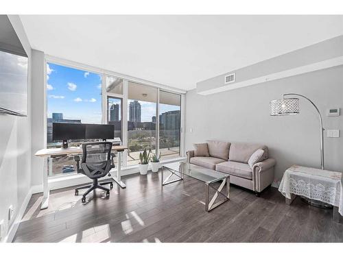 603-560 6 Avenue Se, Calgary, AB - Indoor Photo Showing Living Room