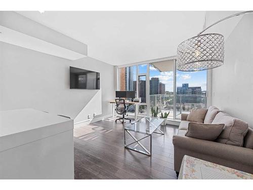 603-560 6 Avenue Se, Calgary, AB - Indoor Photo Showing Living Room