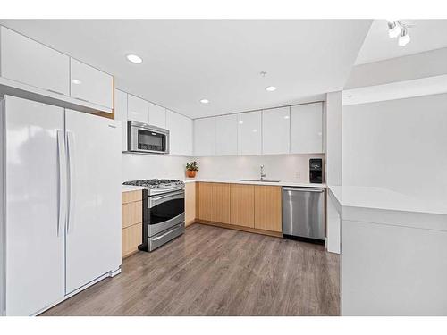 603-560 6 Avenue Se, Calgary, AB - Indoor Photo Showing Kitchen With Upgraded Kitchen