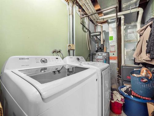 61-3705 Fonda Way Se, Calgary, AB - Indoor Photo Showing Laundry Room