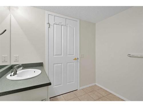 3323-3000 Millrise Point Sw, Calgary, AB - Indoor Photo Showing Bathroom