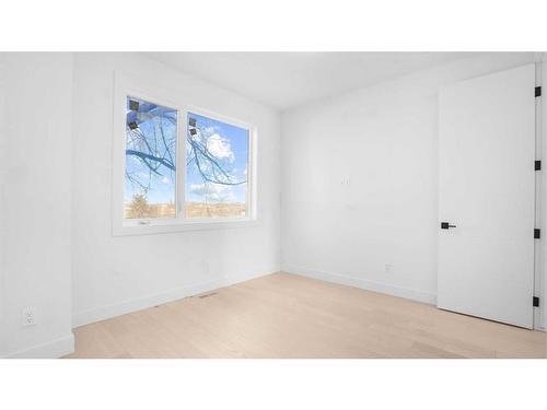 336 33 Avenue Ne, Calgary, AB - Indoor Photo Showing Other Room