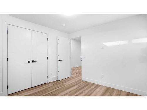 336 33 Avenue Ne, Calgary, AB - Indoor Photo Showing Other Room