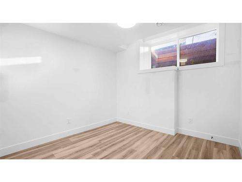 336 33 Avenue Ne, Calgary, AB - Indoor Photo Showing Other Room