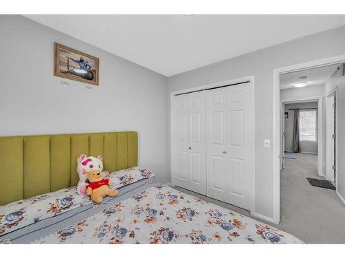 14 Taravista Gardens Ne, Calgary, AB - Indoor Photo Showing Bedroom