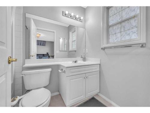 14 Taravista Gardens Ne, Calgary, AB - Indoor Photo Showing Bathroom