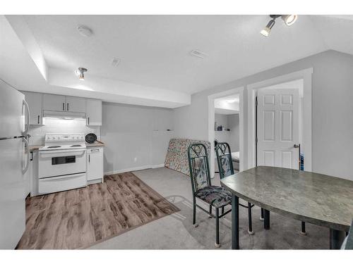 14 Taravista Gardens Ne, Calgary, AB - Indoor Photo Showing Kitchen