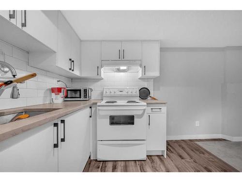 14 Taravista Gardens Ne, Calgary, AB - Indoor Photo Showing Kitchen