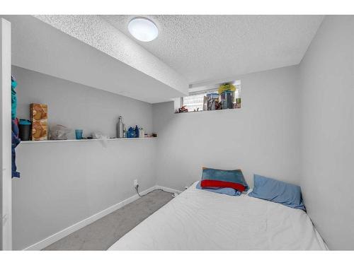 14 Taravista Gardens Ne, Calgary, AB - Indoor Photo Showing Bedroom