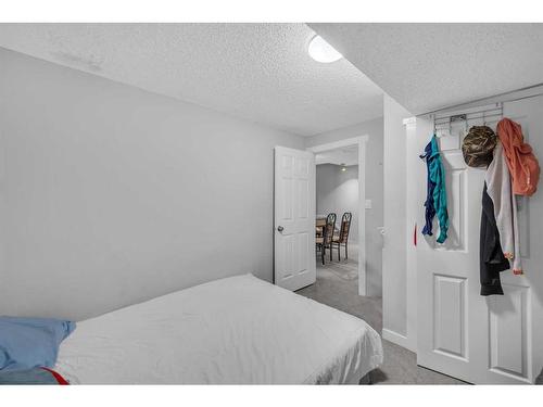 14 Taravista Gardens Ne, Calgary, AB - Indoor Photo Showing Bedroom