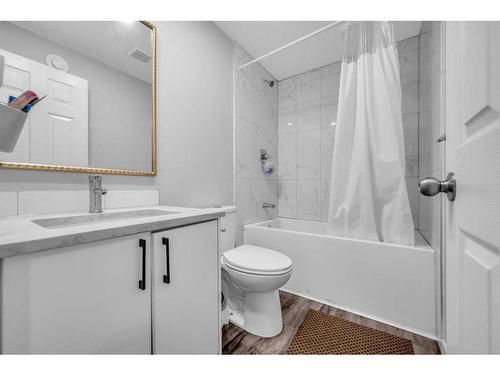 14 Taravista Gardens Ne, Calgary, AB - Indoor Photo Showing Bathroom