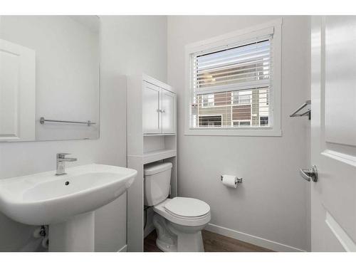 534 Harvest Grove Walk Ne, Calgary, AB - Indoor Photo Showing Bathroom