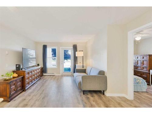 113-5000 Somervale Court Sw, Calgary, AB - Indoor Photo Showing Living Room