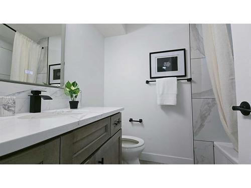 203-1001 68 Avenue Sw, Calgary, AB - Indoor Photo Showing Bathroom