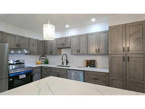 203-1001 68 Avenue Sw, Calgary, AB - Indoor Photo Showing Kitchen With Stainless Steel Kitchen With Double Sink With Upgraded Kitchen