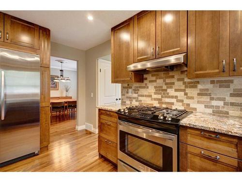 812 Lake Placid Drive Se, Calgary, AB - Indoor Photo Showing Kitchen