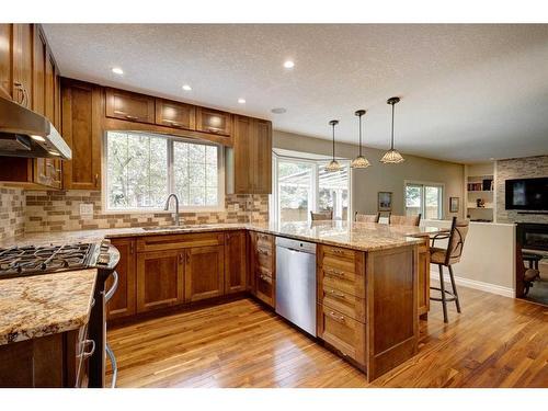 812 Lake Placid Drive Se, Calgary, AB - Indoor Photo Showing Kitchen