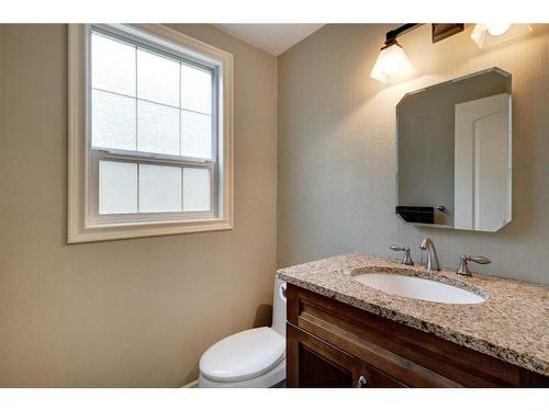 812 Lake Placid Drive Se, Calgary, AB - Indoor Photo Showing Bathroom