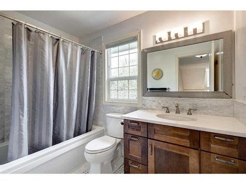 812 Lake Placid Drive Se, Calgary, AB - Indoor Photo Showing Bathroom