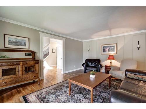 812 Lake Placid Drive Se, Calgary, AB - Indoor Photo Showing Living Room