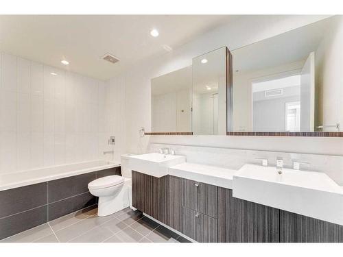 311-626 14 Avenue Sw, Calgary, AB - Indoor Photo Showing Bathroom