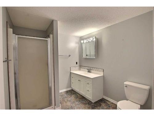 30-5139 27 Highway, Rural Mountain View County, AB - Indoor Photo Showing Bathroom