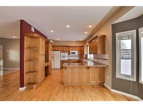 30-5139 27 Highway, Rural Mountain View County, AB - Indoor Photo Showing Kitchen