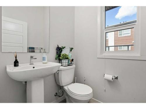 420 Harvest Grove Walk Ne, Calgary, AB - Indoor Photo Showing Bathroom