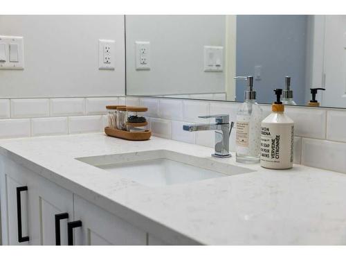 420 Harvest Grove Walk Ne, Calgary, AB - Indoor Photo Showing Bathroom