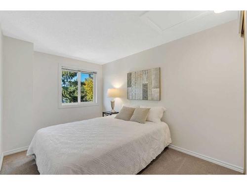 153 Woodglen Grove Sw, Calgary, AB - Indoor Photo Showing Bedroom