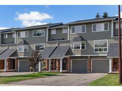 153 Woodglen Grove SW Calgary, AB T2W 4J9