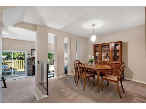 153 Woodglen Grove Sw, Calgary, AB - Indoor Photo Showing Dining Room