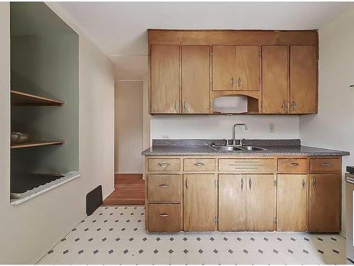 2610 15A Street Sw, Calgary, AB - Indoor Photo Showing Kitchen With Double Sink