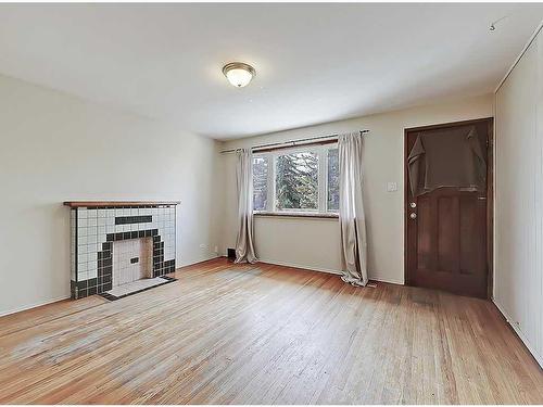 2610 15A Street Sw, Calgary, AB - Indoor Photo Showing Living Room With Fireplace