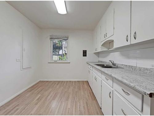 2610 15A Street Sw, Calgary, AB - Indoor Photo Showing Kitchen With Double Sink