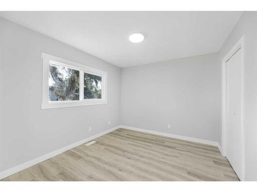 3239 Dovercliffe Road Se, Calgary, AB - Indoor Photo Showing Other Room