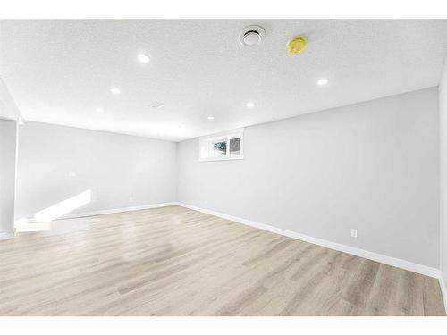 3239 Dovercliffe Road Se, Calgary, AB - Indoor Photo Showing Other Room