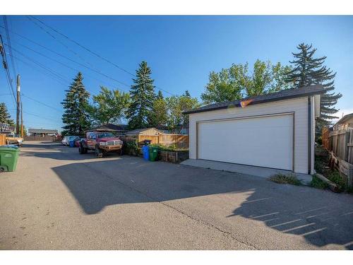 3239 Dovercliffe Road Se, Calgary, AB - Outdoor